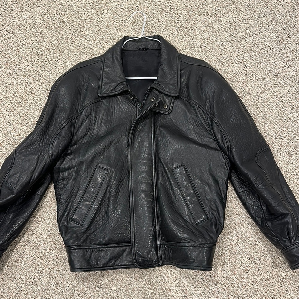 Men’s leather bomber jacket. Excellent condition